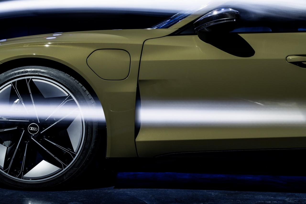 2022-Audi-e-tron-GT-76.jpg
