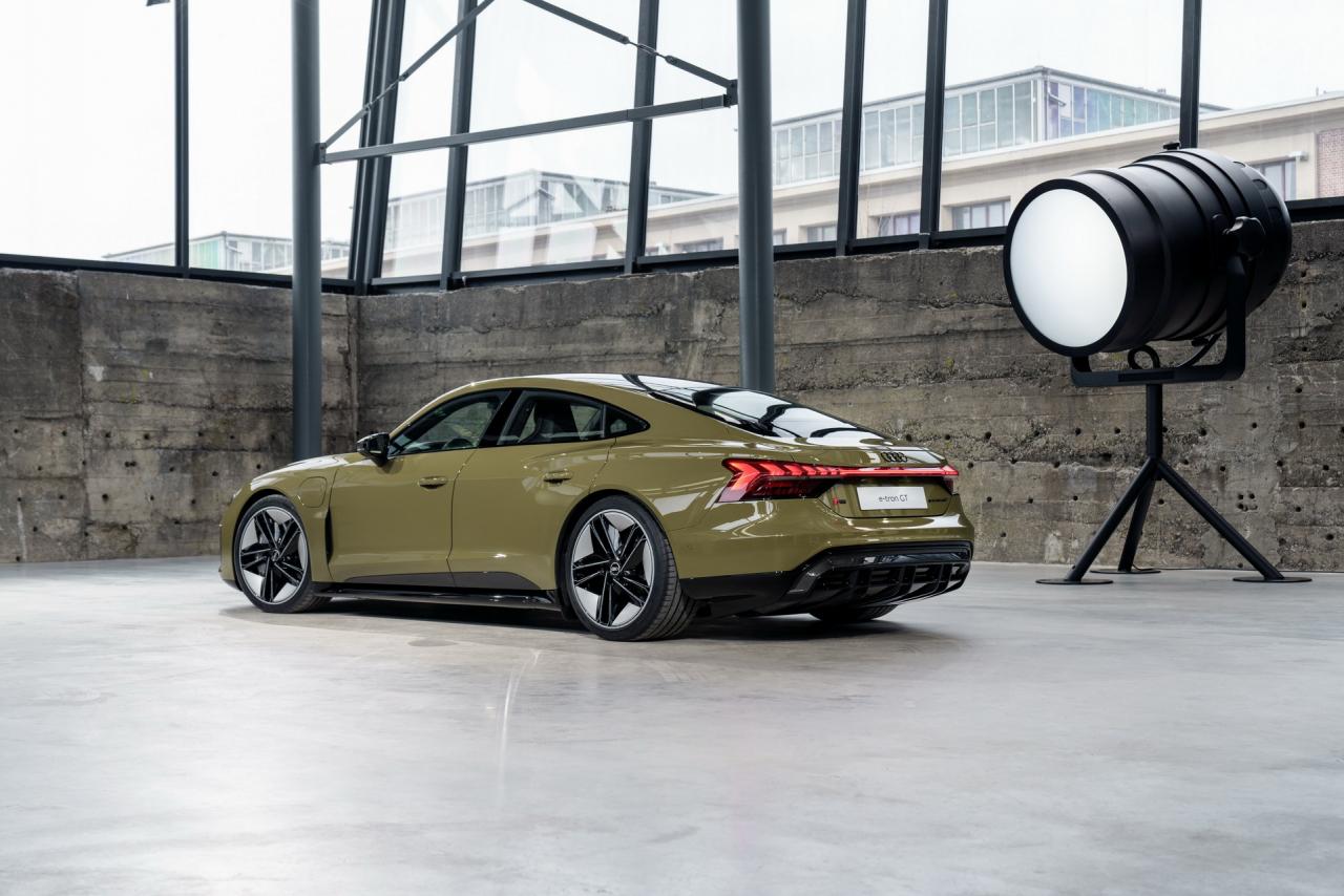 2022-Audi-e-tron-GT-8.jpg