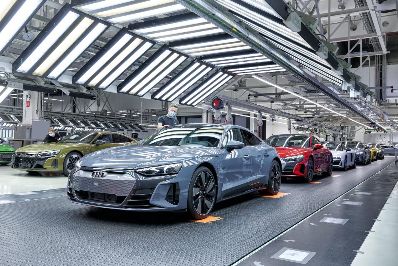 2022-Audi-e-tron-GT-96.jpg