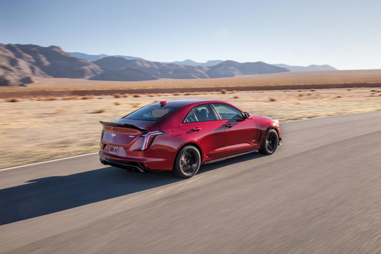 2022-Cadillac-CT4-V-Blackwing-11.jpg