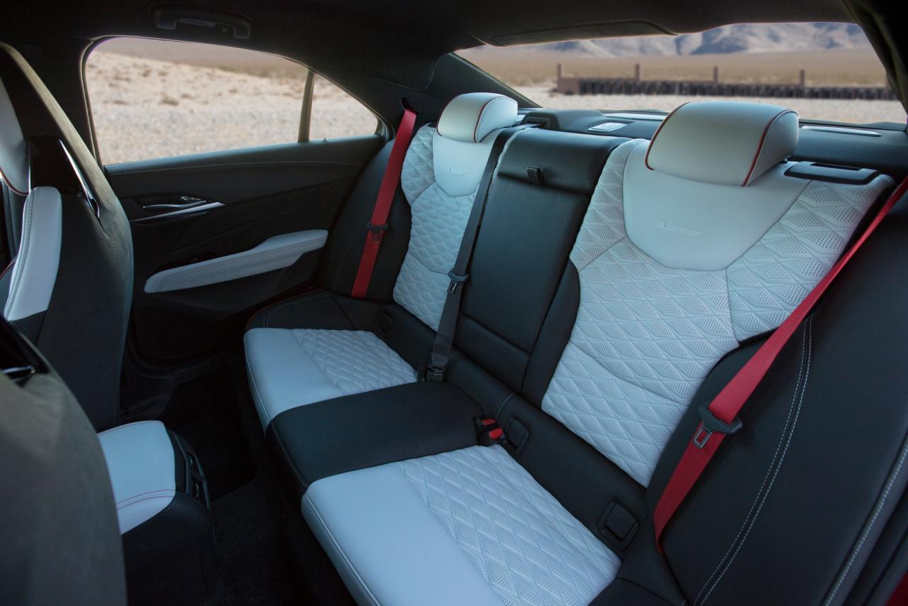 2022-Cadillac-CT4-V-Blackwing-4.jpg