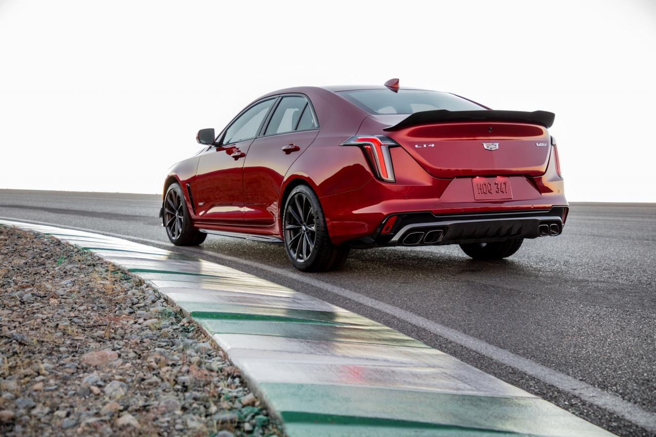 2022-Cadillac-CT4-V-Blackwing-8.jpg