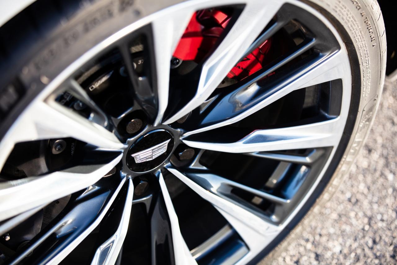 2022-Cadillac-CT5-V-Blackwing-11.jpg