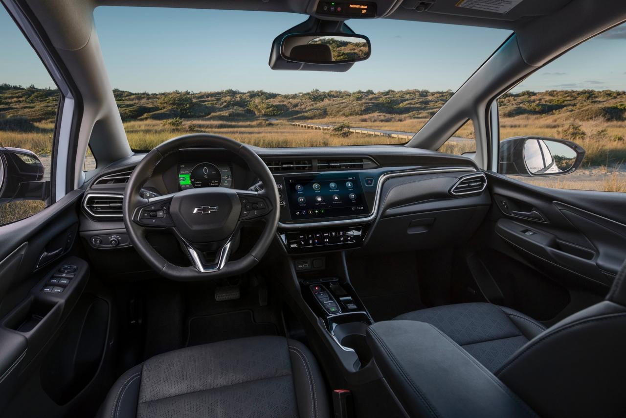 2022-Chevrolet-Bolt-14.jpg