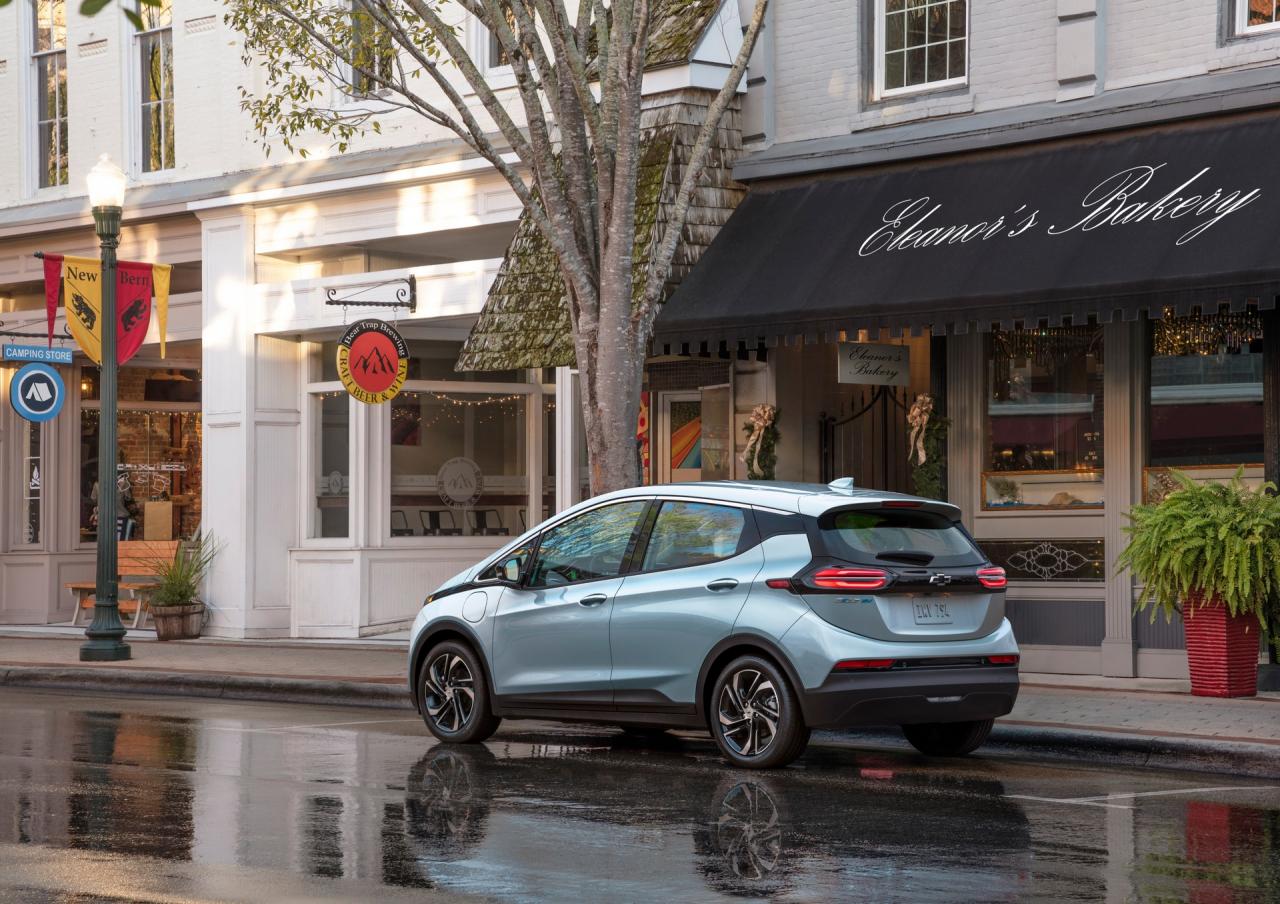 2022-Chevrolet-Bolt-2.jpg