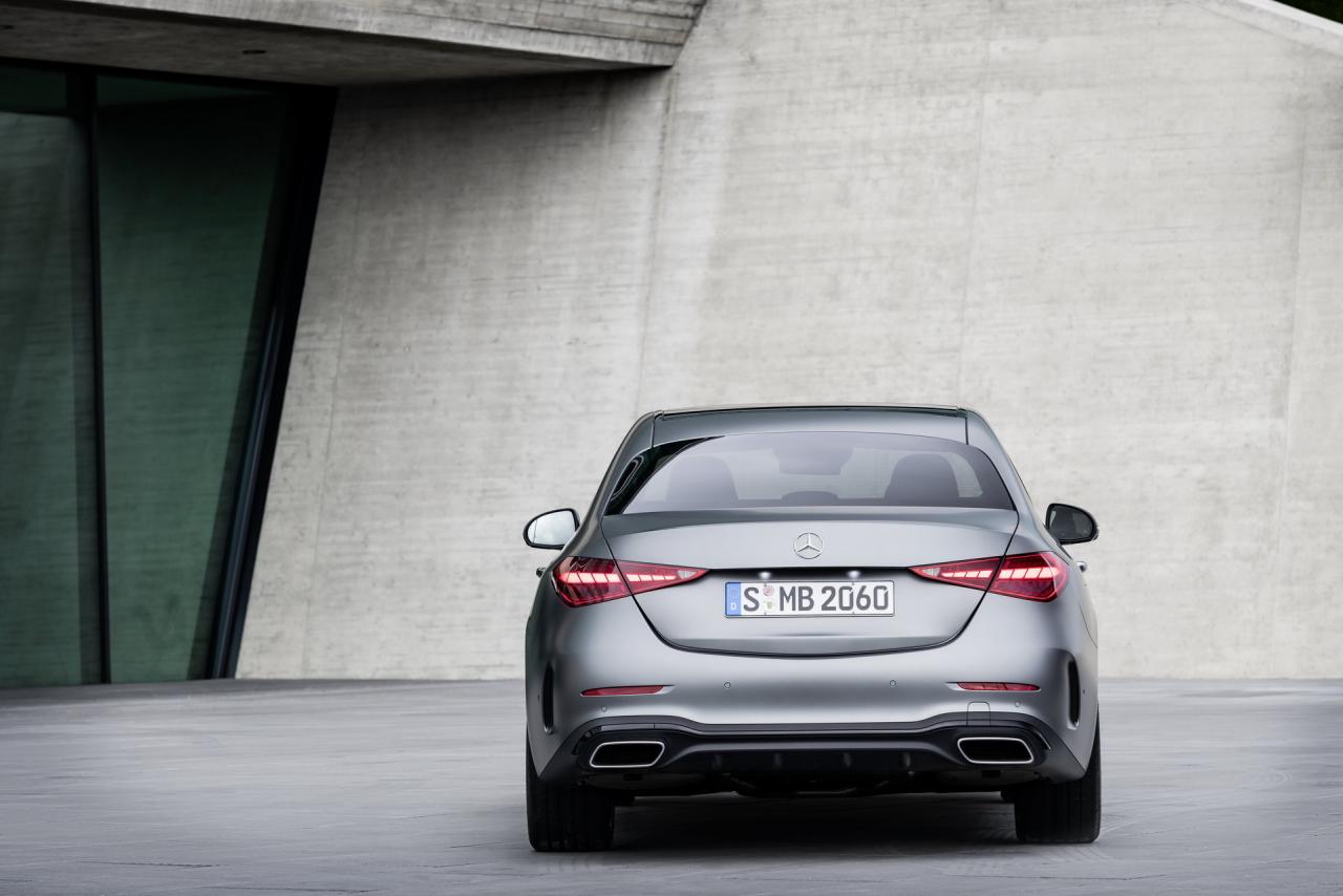 2022-Mercedes-Benz-C-Class-2-1.jpg