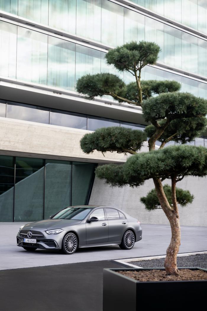2022-Mercedes-Benz-C-Class-4-1.jpg