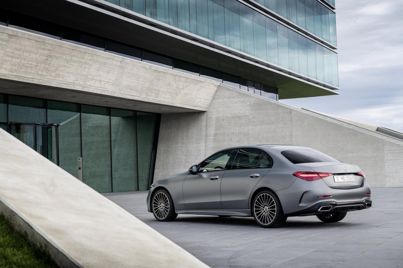 2022-Mercedes-Benz-C-Class-5-1.jpg