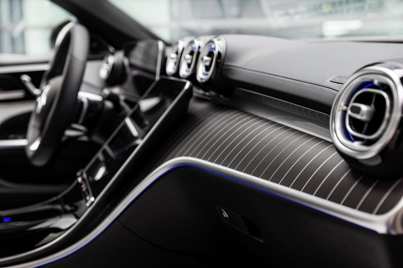 2022-Mercedes-Benz-C-Class-52-1.jpg