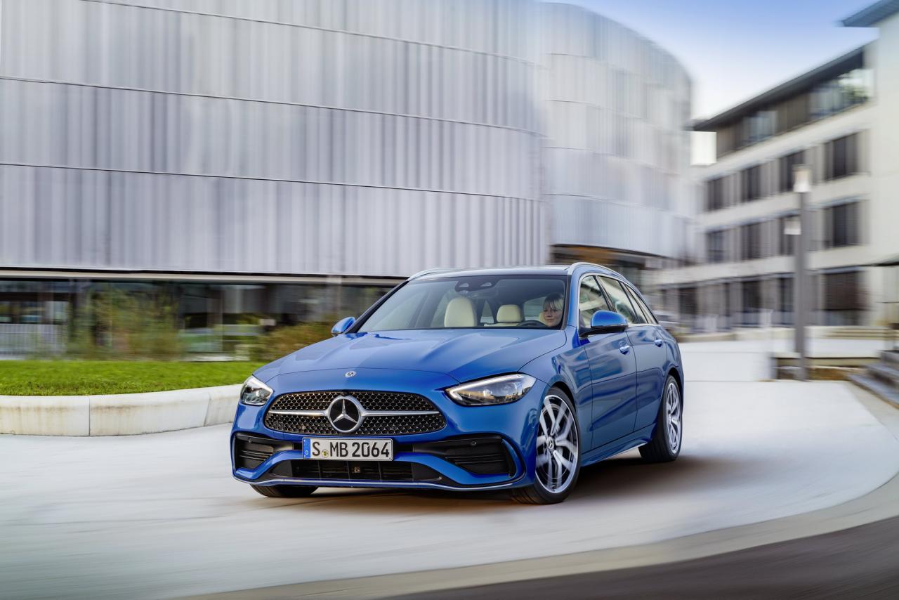 2022-Mercedes-Benz-C-Class-61-1.jpg