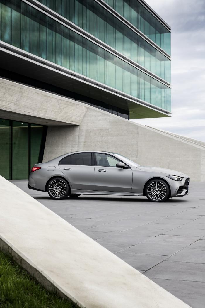 2022-Mercedes-Benz-C-Class-7-1.jpg