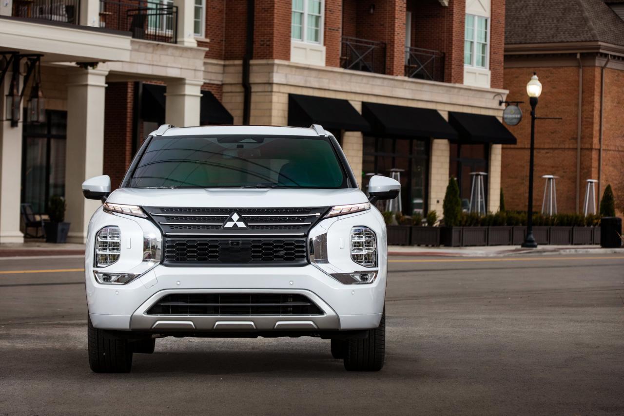2022-Mitsubishi-Outlander-11-SUV-CarScoops.jpg