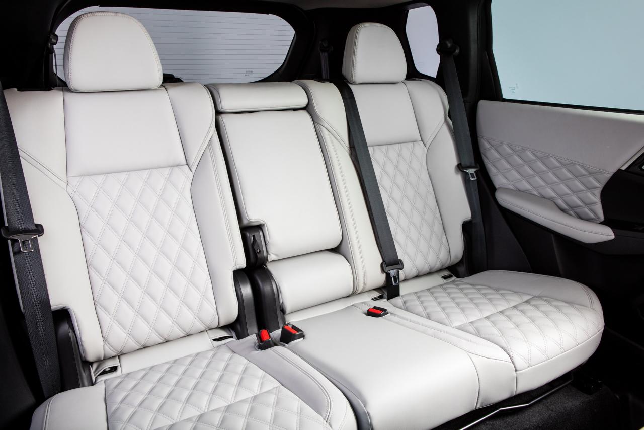 2022-Mitsubishi-Outlander-17-SUV-CarScoops.jpg