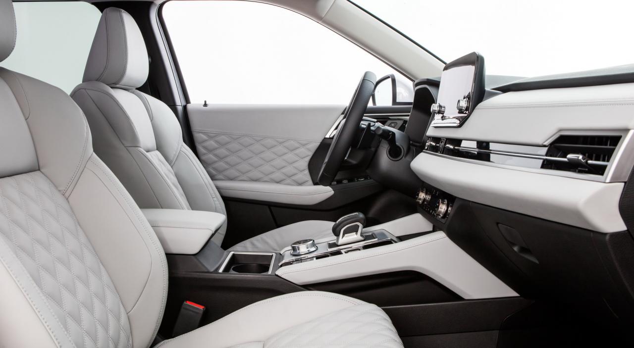 2022-Mitsubishi-Outlander-19-SUV-CarScoops.jpg