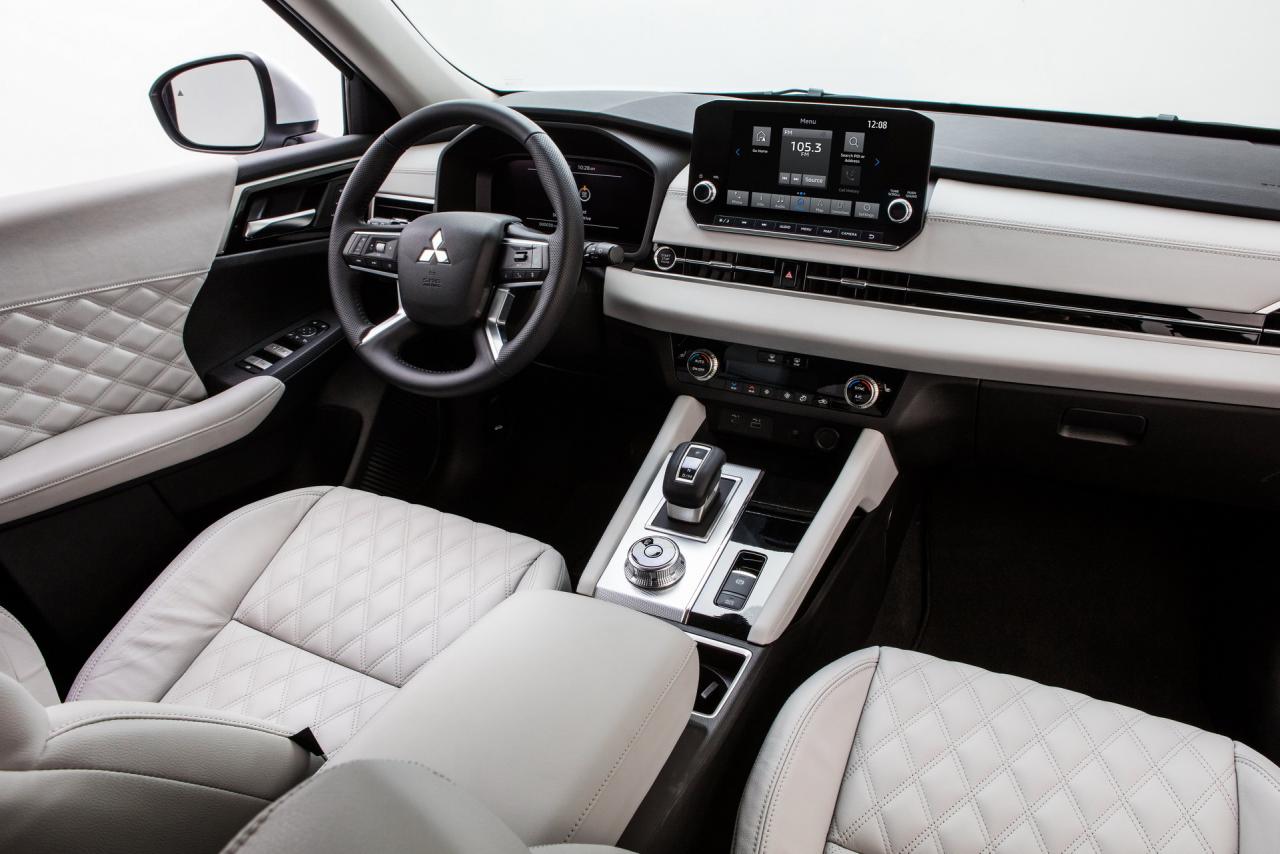2022-Mitsubishi-Outlander-20-SUV-CarScoops.jpg