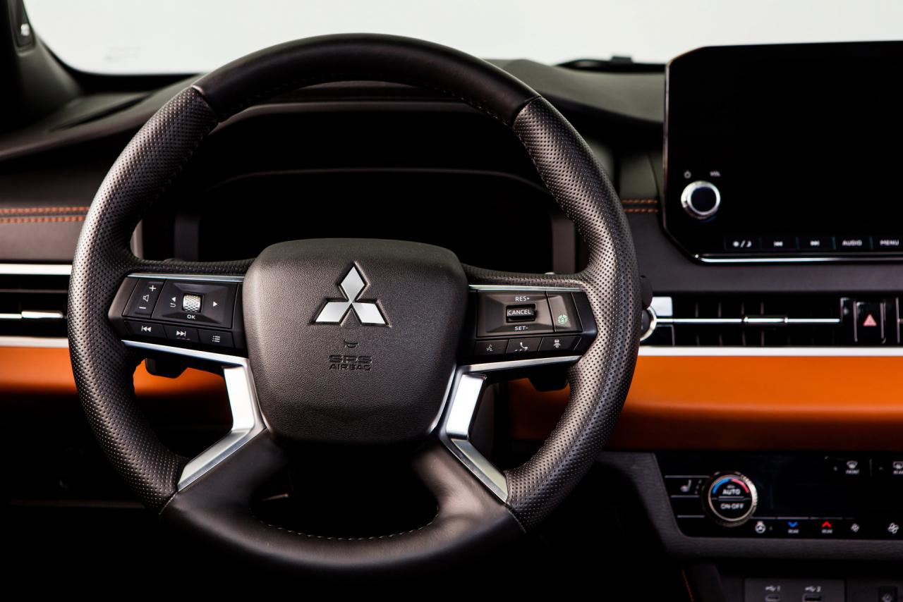2022-Mitsubishi-Outlander-29-SUV-CarScoops.jpg