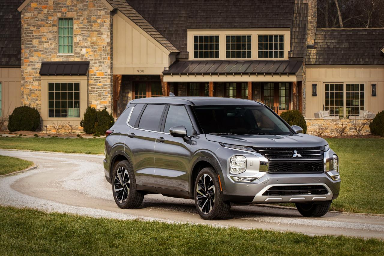 2022-Mitsubishi-Outlander-4-SUV-CarScoops.jpg