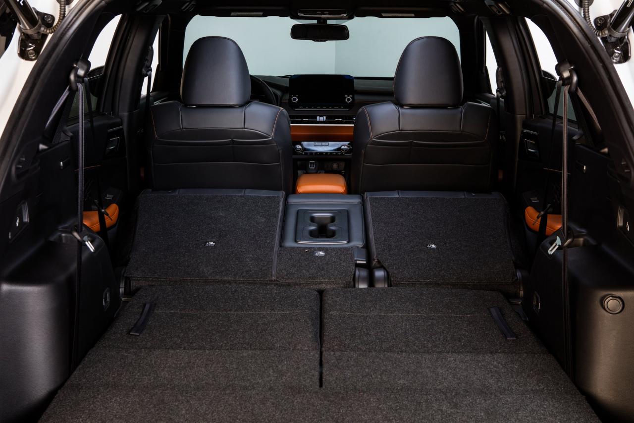 2022-Mitsubishi-Outlander-45-SUV-CarScoops.jpg
