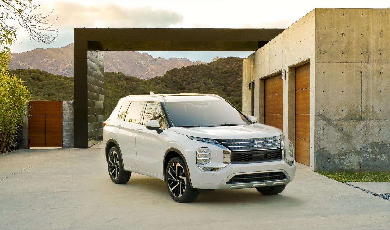 2022-Mitsubishi-Outlander-59-SUV-CarScoops.jpg