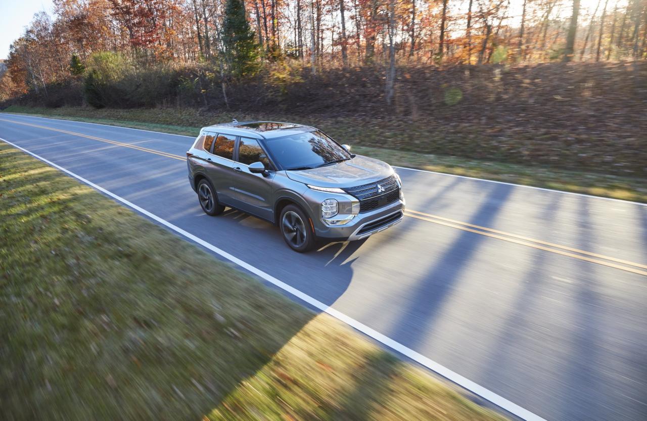2022-Mitsubishi-Outlander-63-SUV-CarScoops.jpg