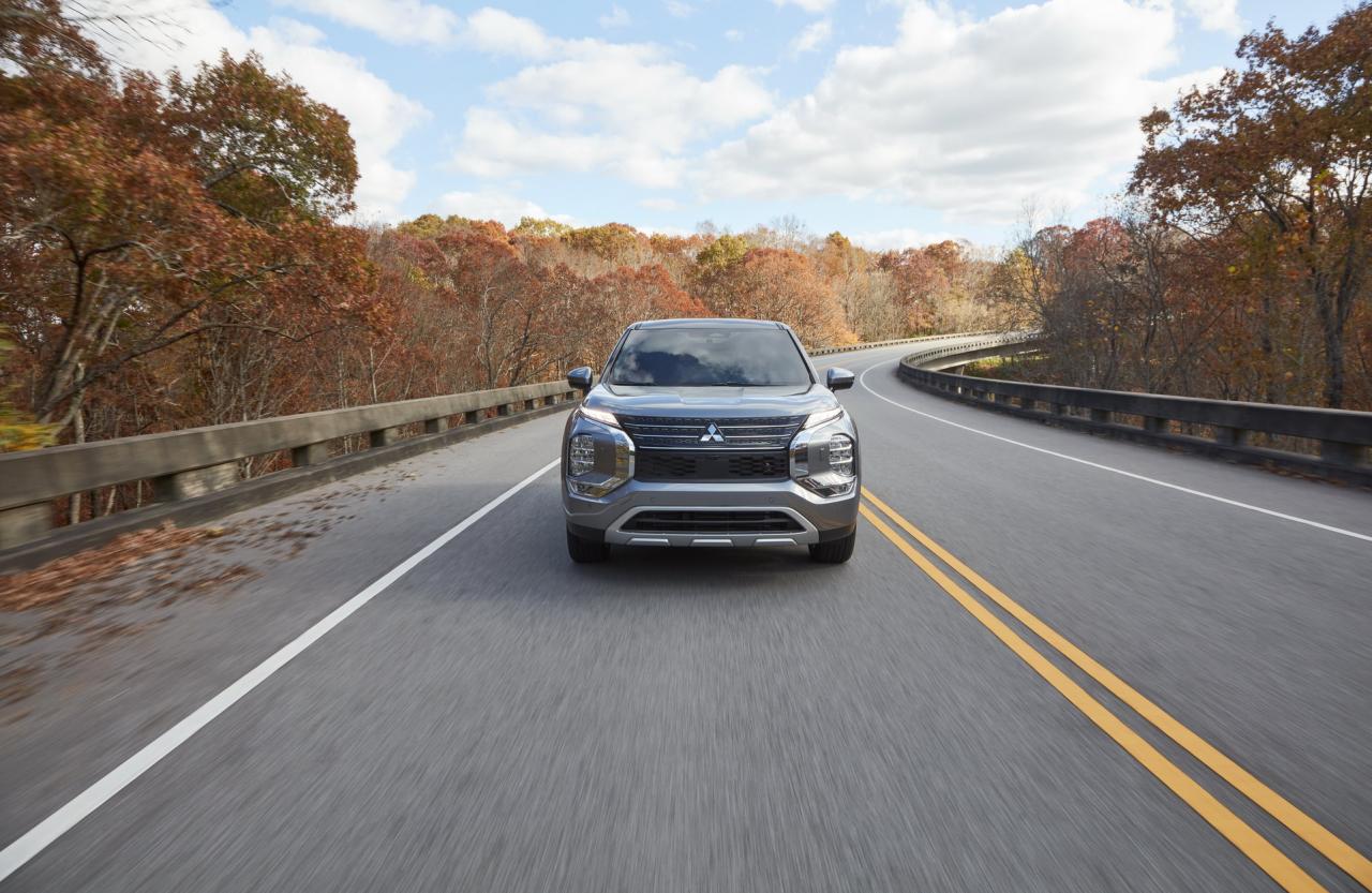 2022-Mitsubishi-Outlander-64-SUV-CarScoops.jpg