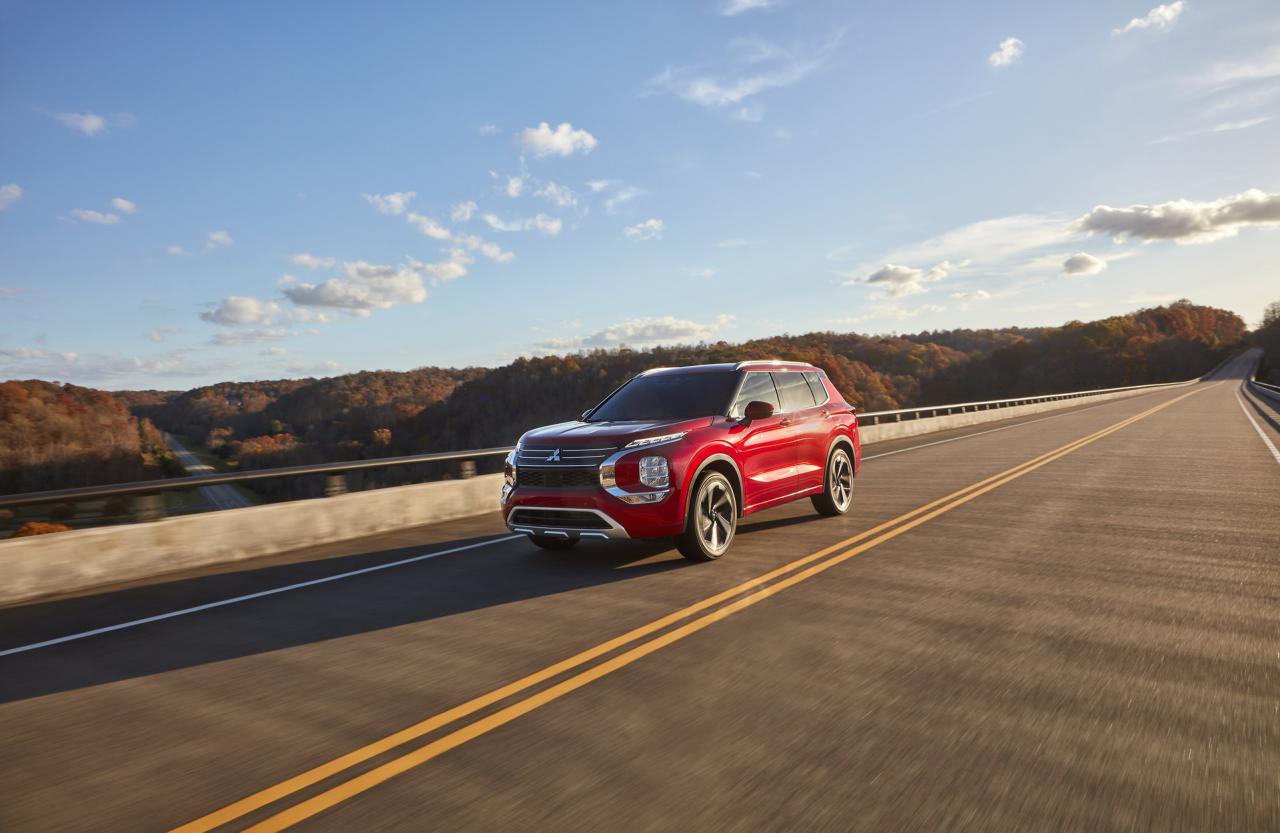 2022-Mitsubishi-Outlander-66-SUV-CarScoops.jpg