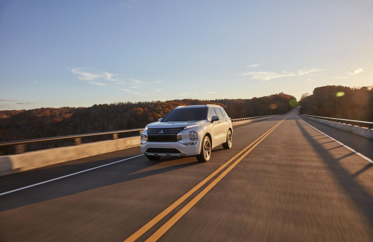 2022-Mitsubishi-Outlander-67-SUV-CarScoops.jpg