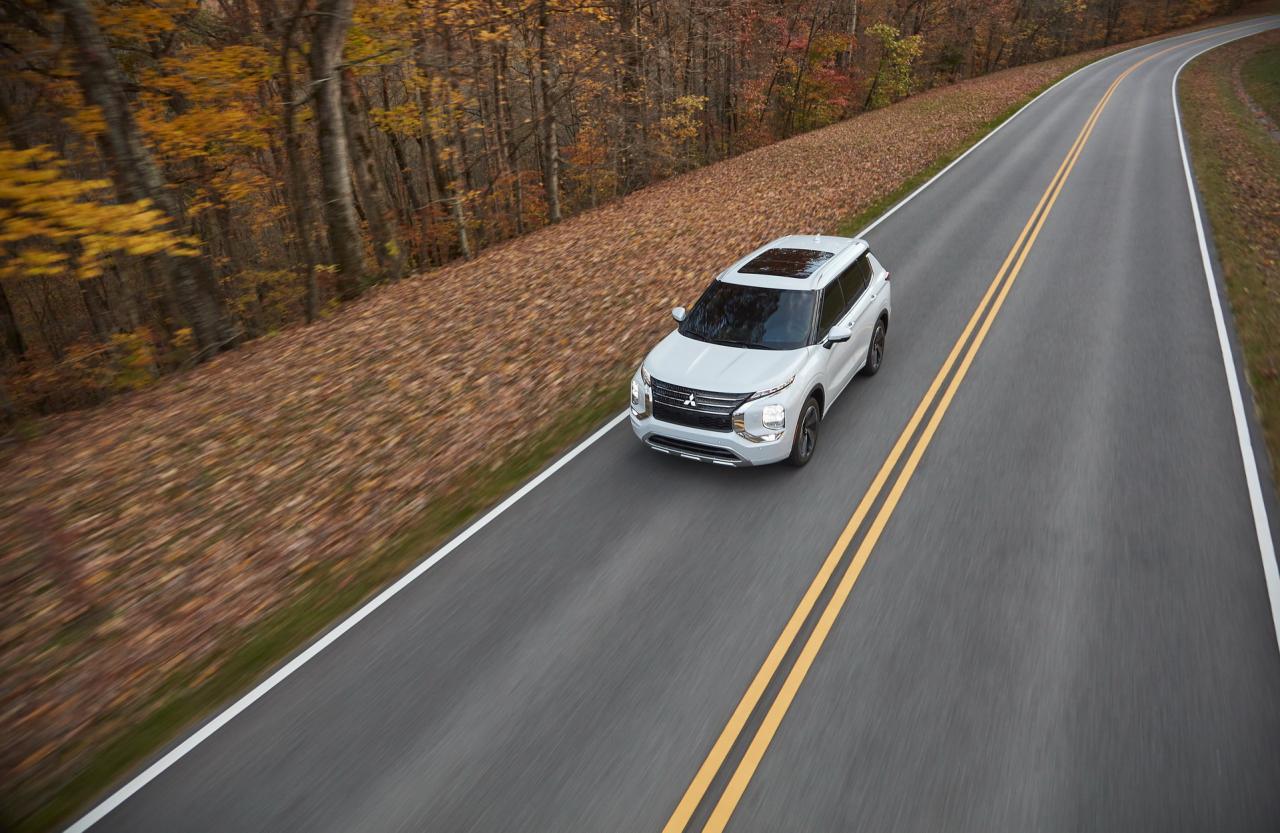 2022-Mitsubishi-Outlander-68-SUV-CarScoops.jpg