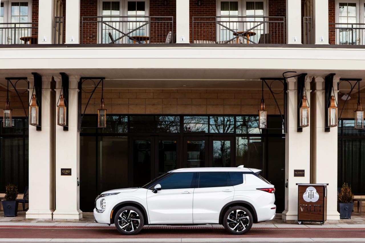 2022-Mitsubishi-Outlander-8-SUV-CarScoops.jpg