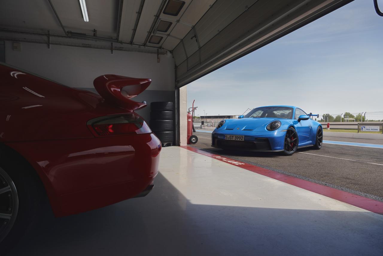 2022-Porsche-911-GT3-12.jpg