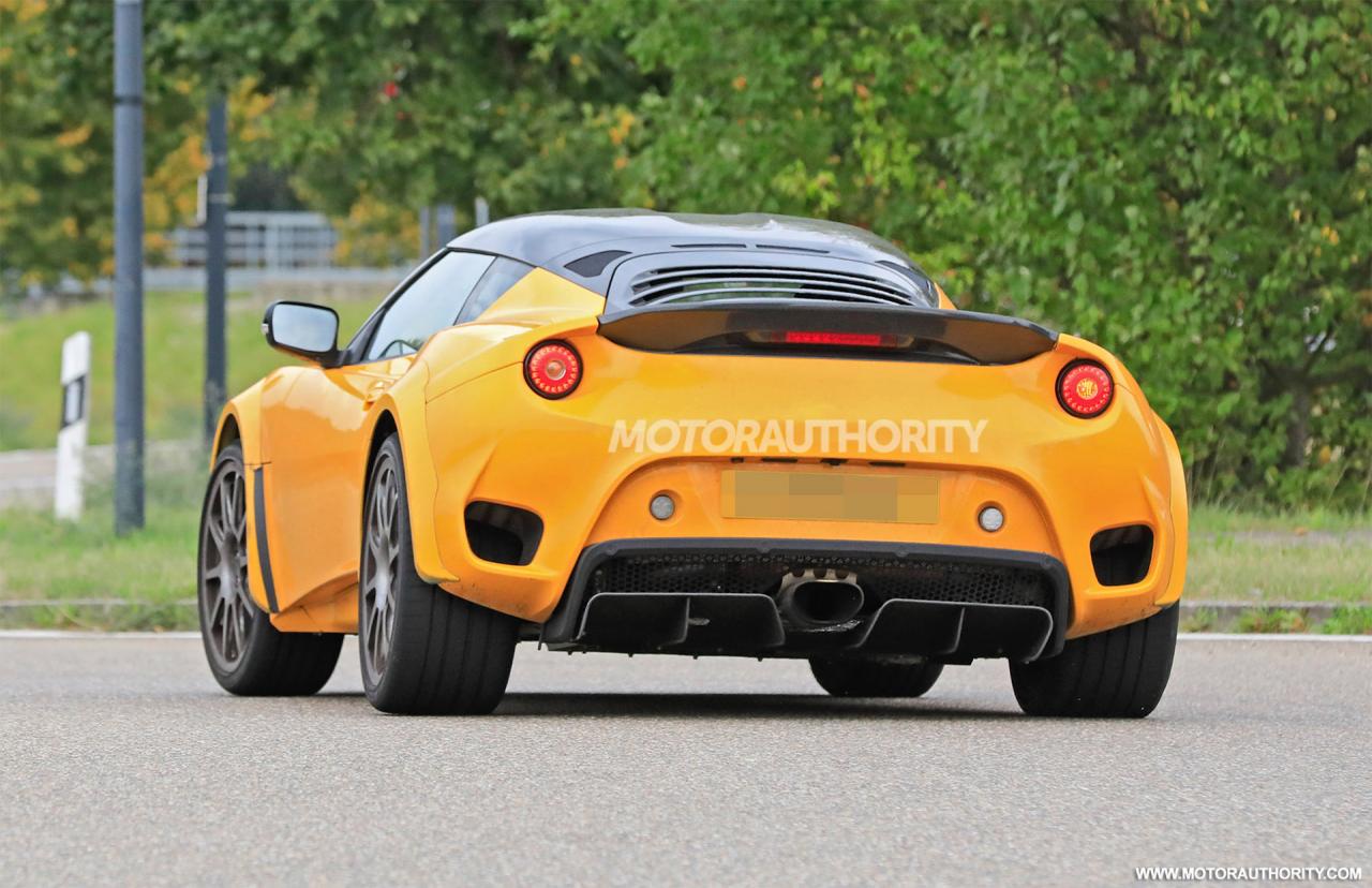 2022-lotus-esprit-spiritual-successor-test-mule-spy-shots--photo-credit-s-baldauf-sb-medien_100762667_h.jpg