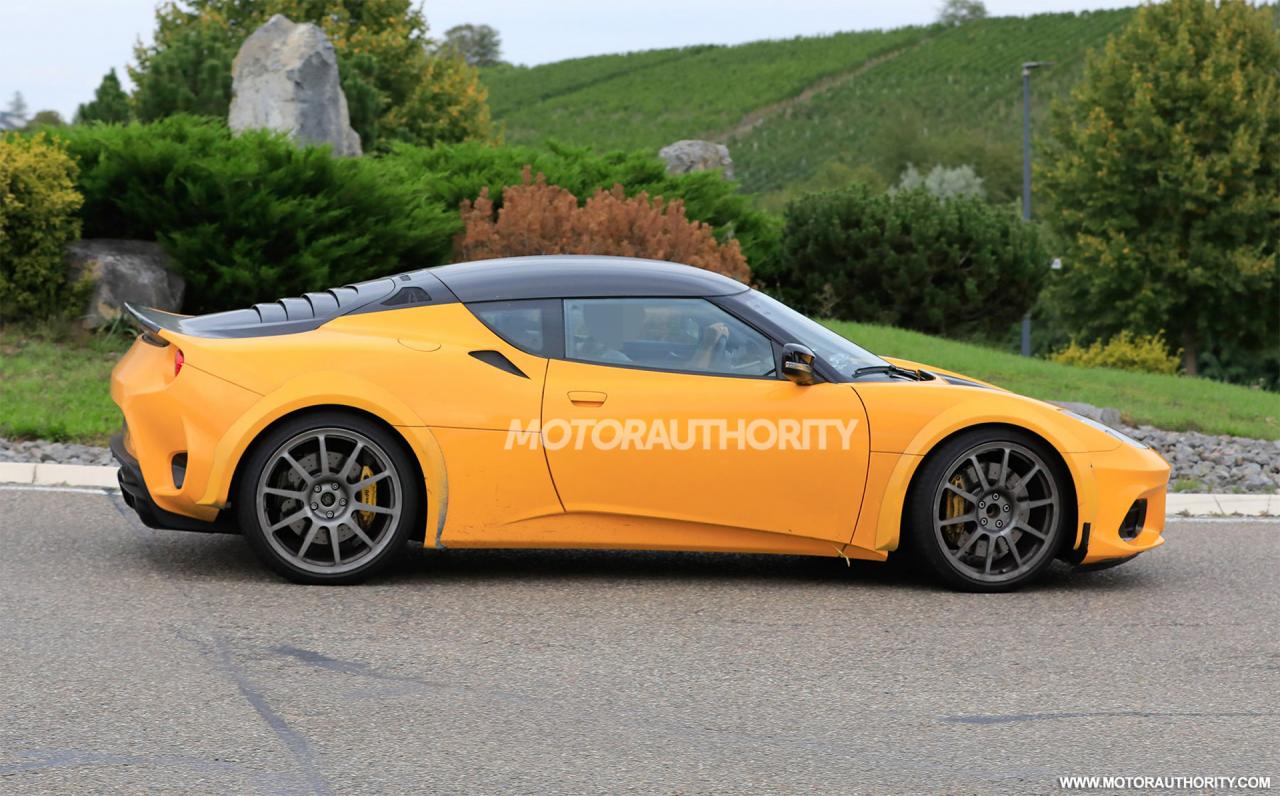 2022-lotus-esprit-spiritual-successor-test-mule-spy-shots--photo-credit-s-baldauf-sb-medien_100762668_h.jpg