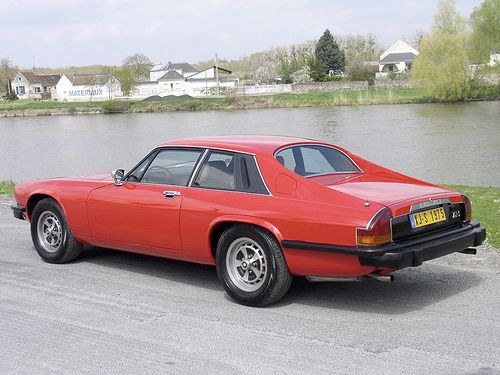 Jaguar_XJ-S_1975_rear.jpg.336f167f4c3446af0e8d359c4b5c50d4.jpg