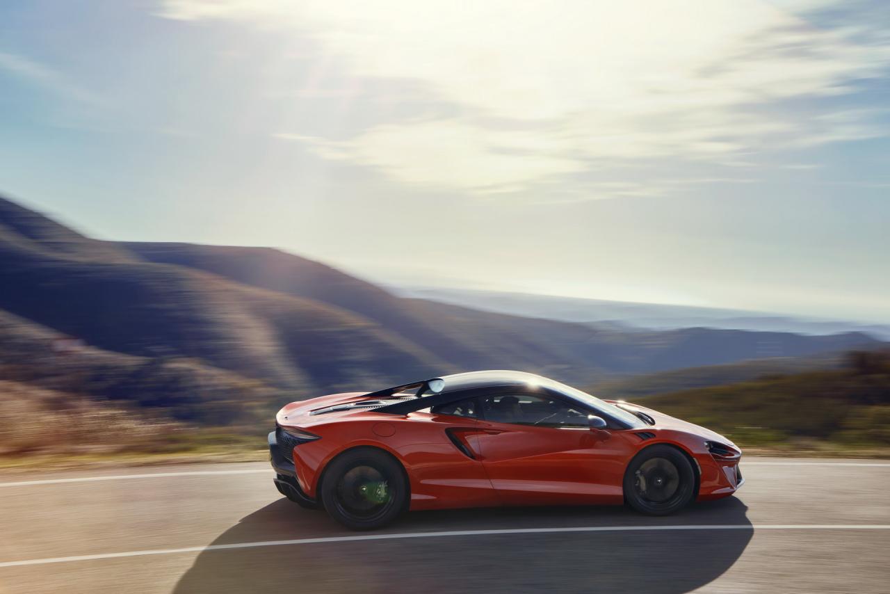 McLaren-Artura-10-PHEV-CarScoops.jpg