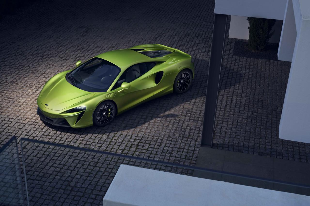 McLaren-Artura-16-PHEV-CarScoops.jpg