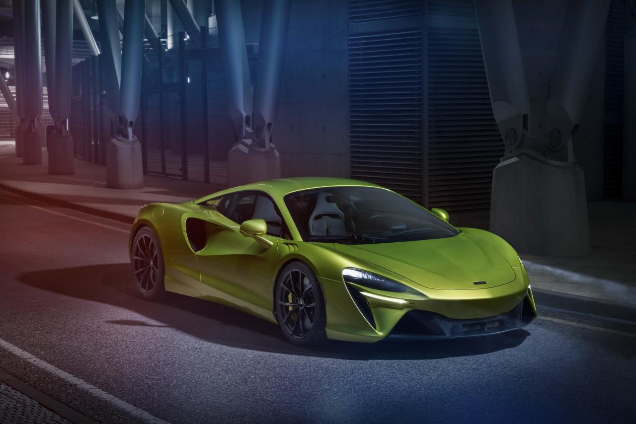 McLaren-Artura-19-PHEV-CarScoops.jpg