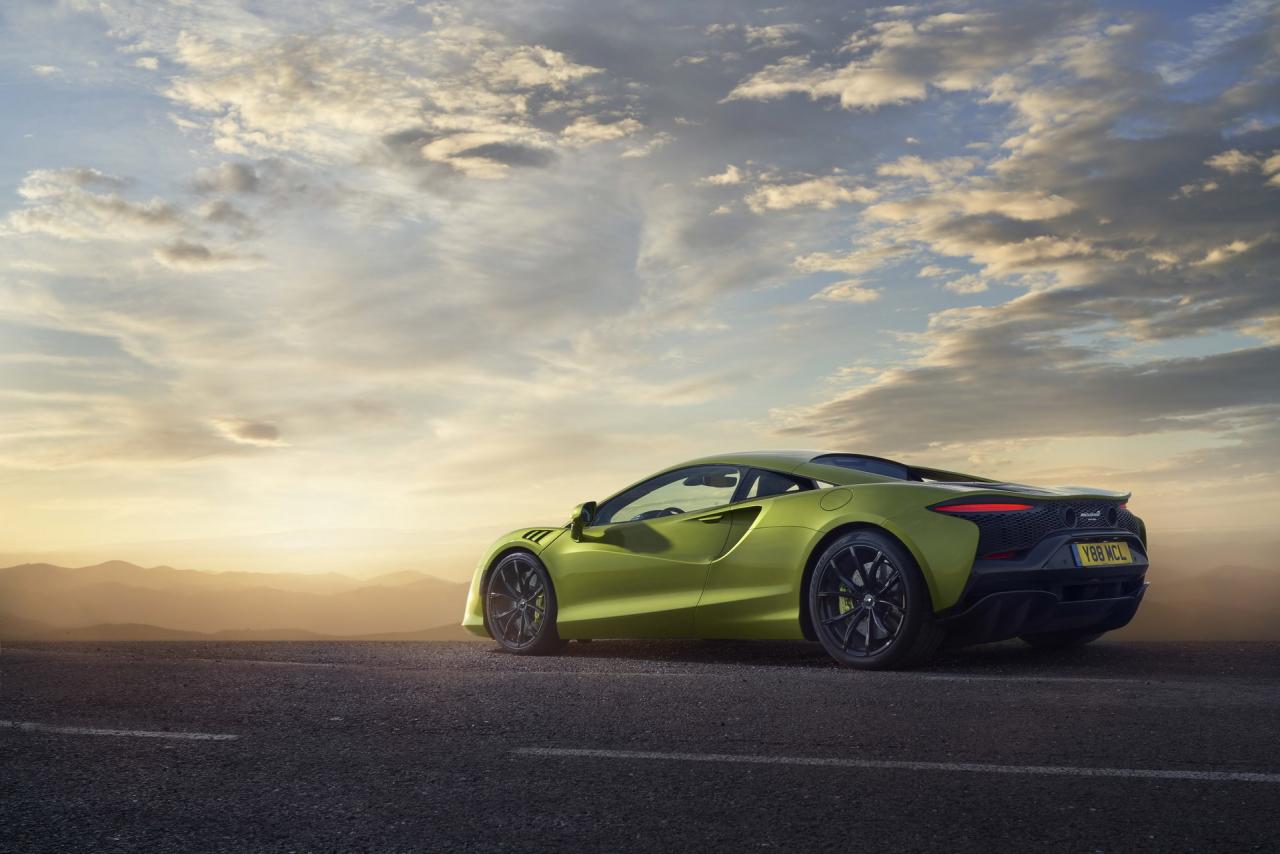 McLaren-Artura-24-PHEV-CarScoops.jpg