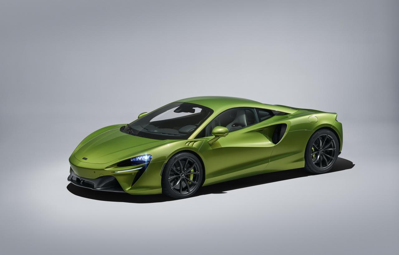 McLaren-Artura-27-PHEV-CarScoops.jpg