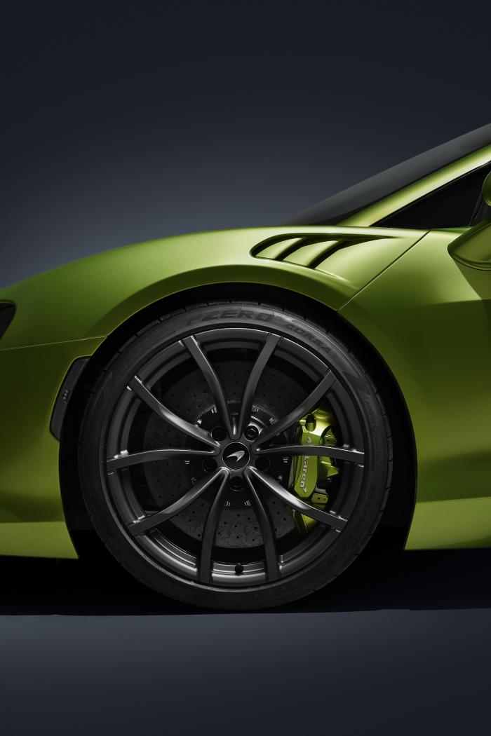 McLaren-Artura-35-PHEV-CarScoops.jpg
