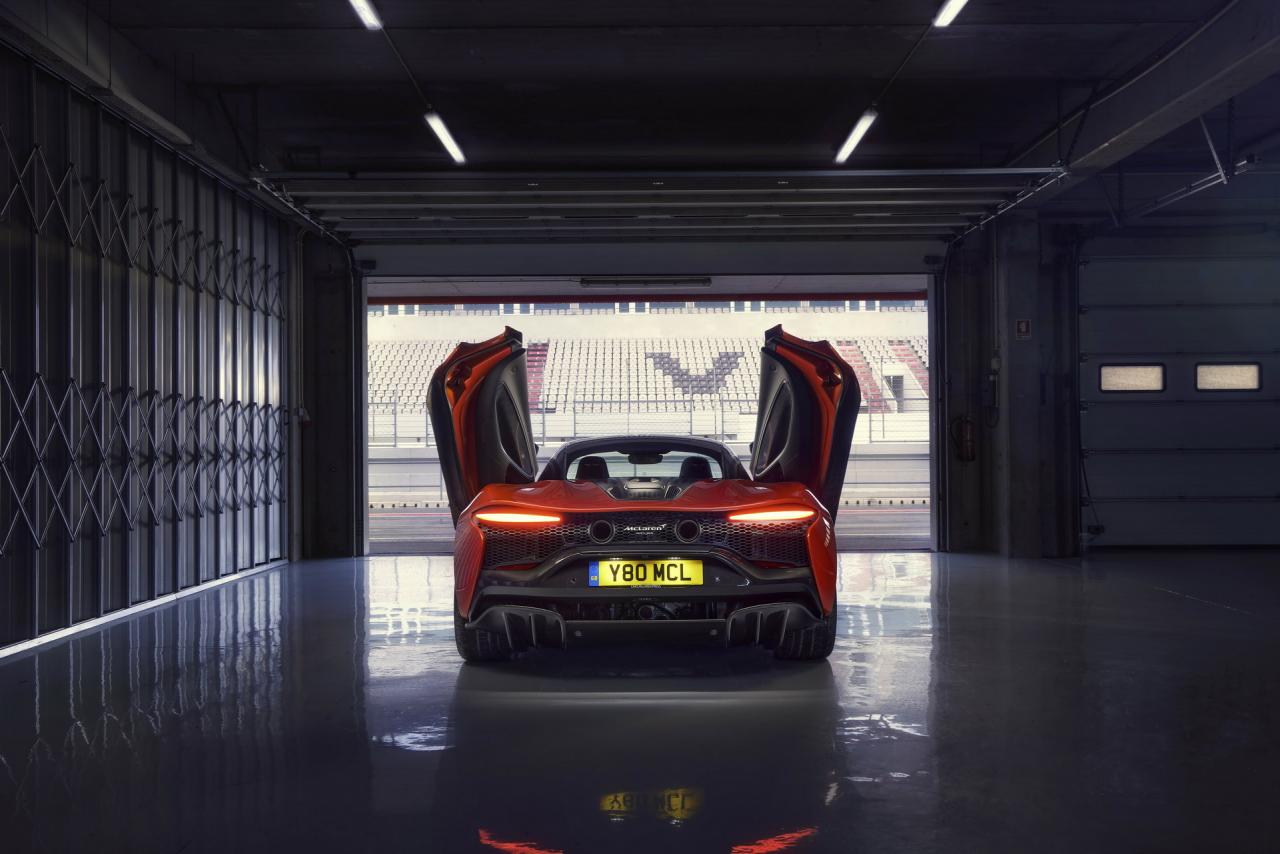 McLaren-Artura-7-PHEV-CarScoops.jpg