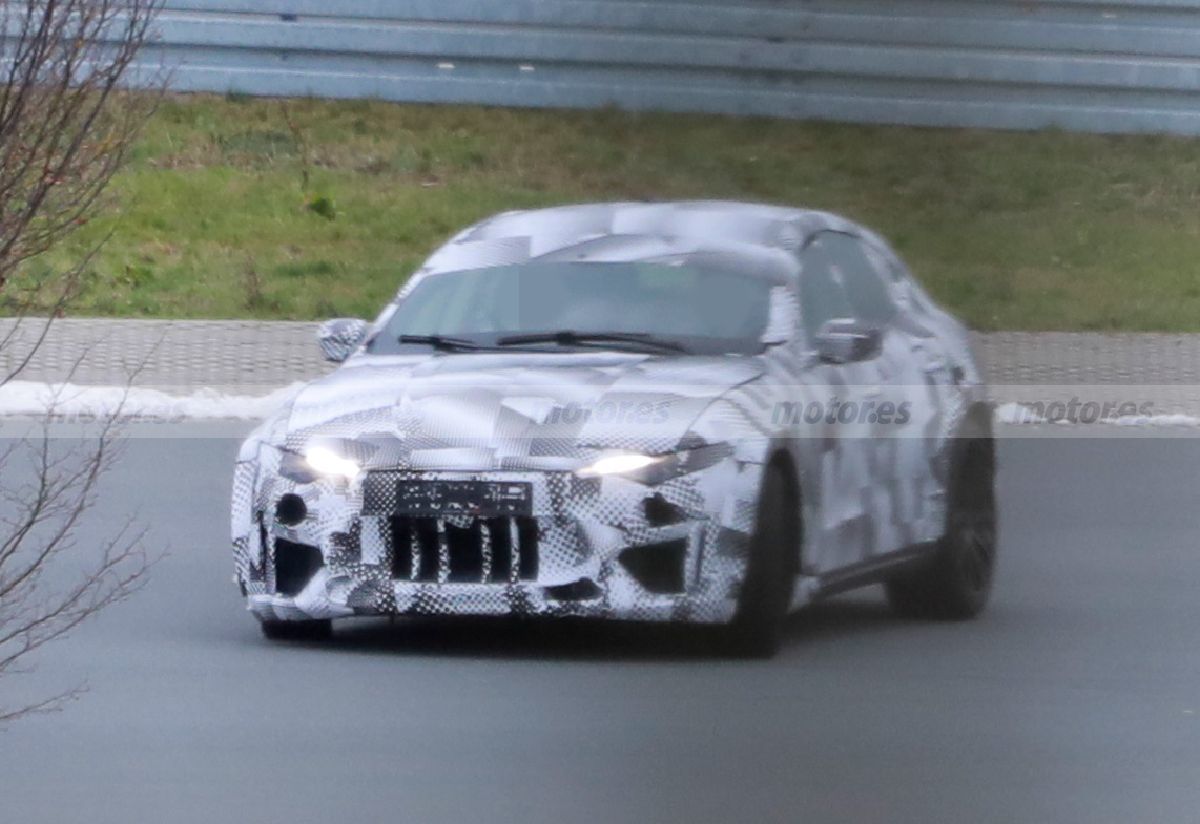 ferrari-purosangue-2022-mula-maserati-fotos-espia-202175191-1612854719_3.jpg.ce9055e7dd00f7d8fc20efa7a42a7bae.jpg