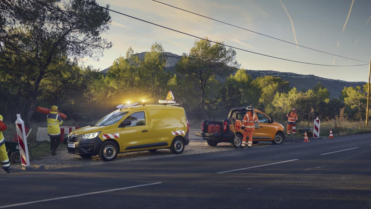 2021 - New Renault Express Van on location (2).jpg