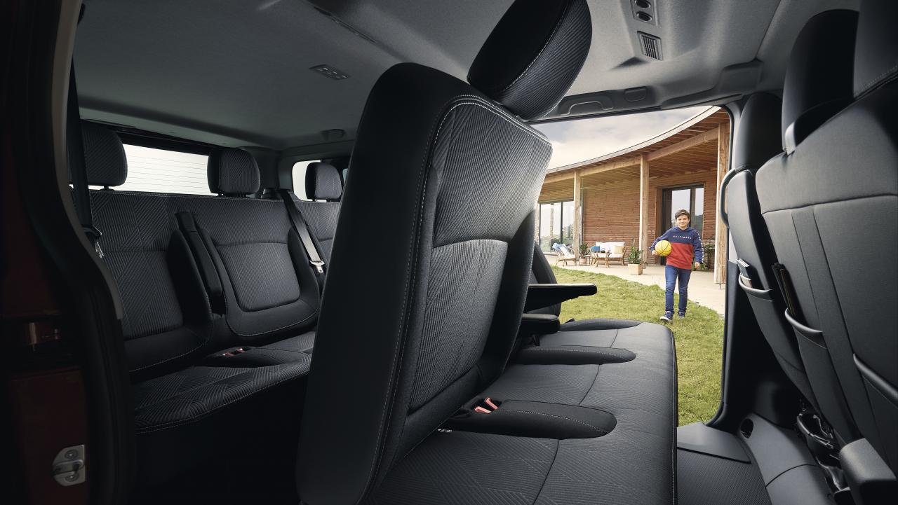 2021 - New Renault Trafic on location (5).jpg