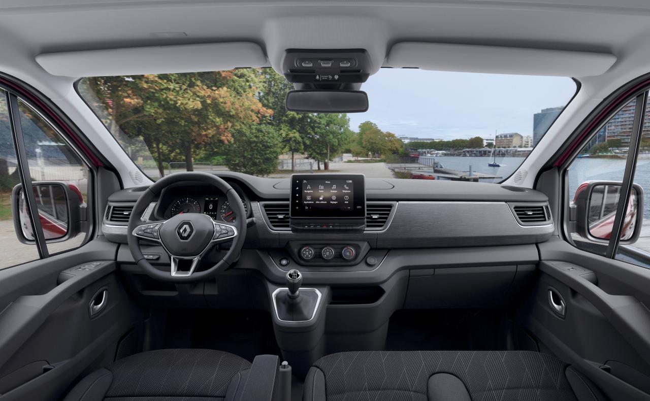 2020 - New Renault Trafic Combi.jpg