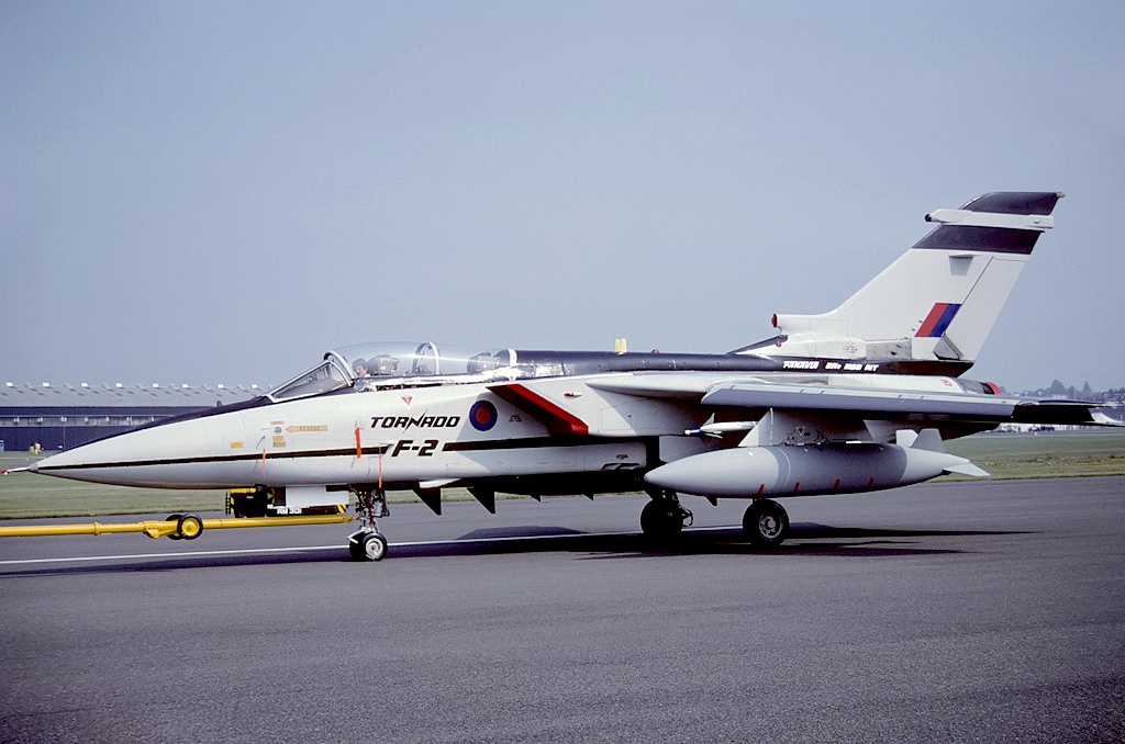 Panavia_Tornado_F2,_UK_-_Air_Force_AN1392353.jpg