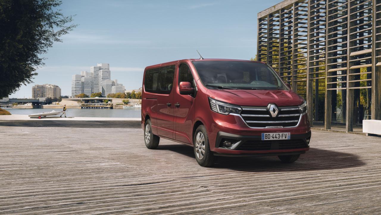 2021 - New Renault Trafic on location.jpg