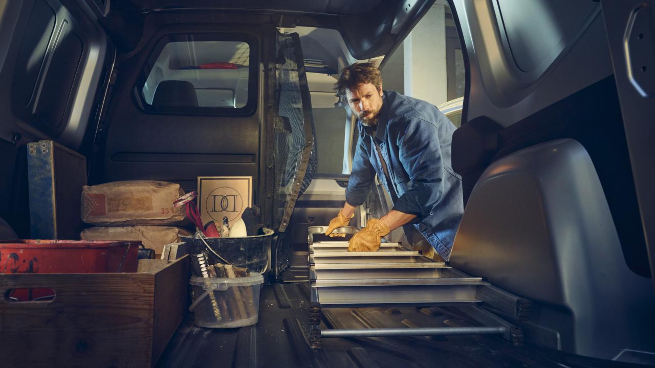 2021 - New Renault Kangoo Van on location (7).jpg