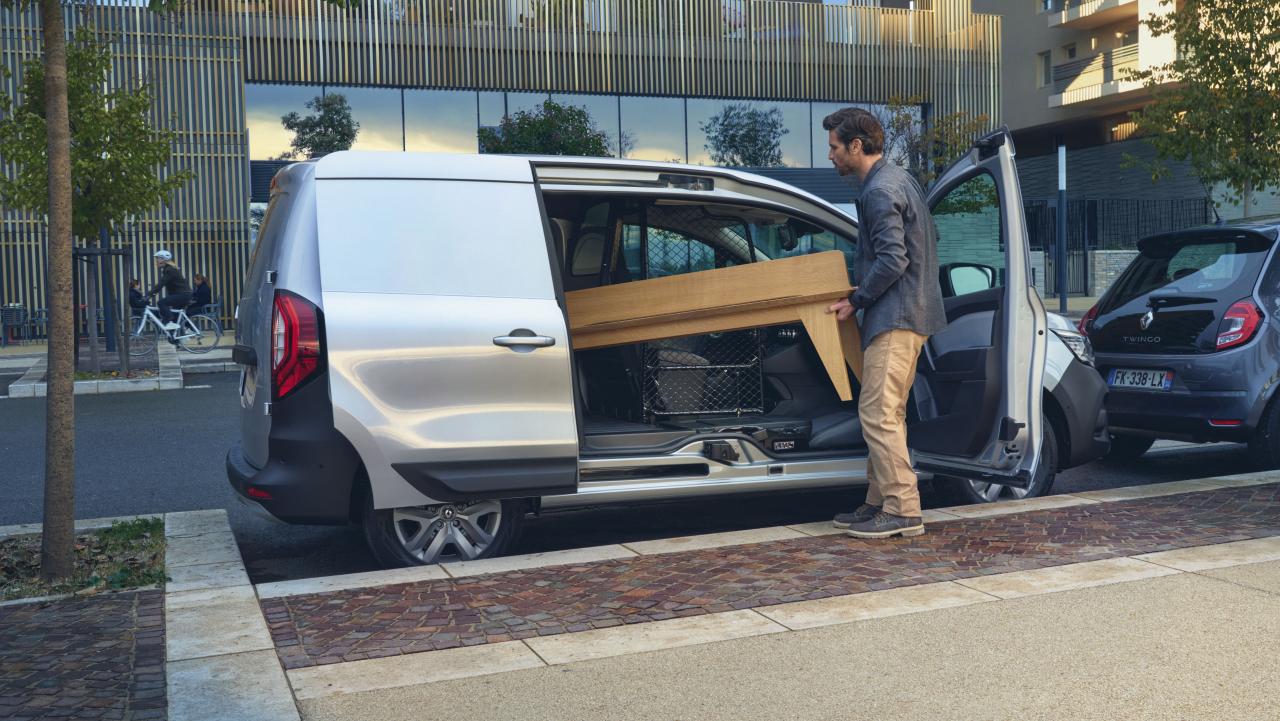 2021 - New Renault Kangoo Van on location (4).jpg