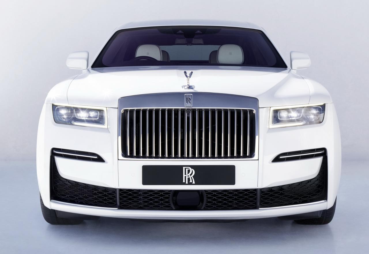 2021-Rolls-ROyce-Ghost-1.jpg
