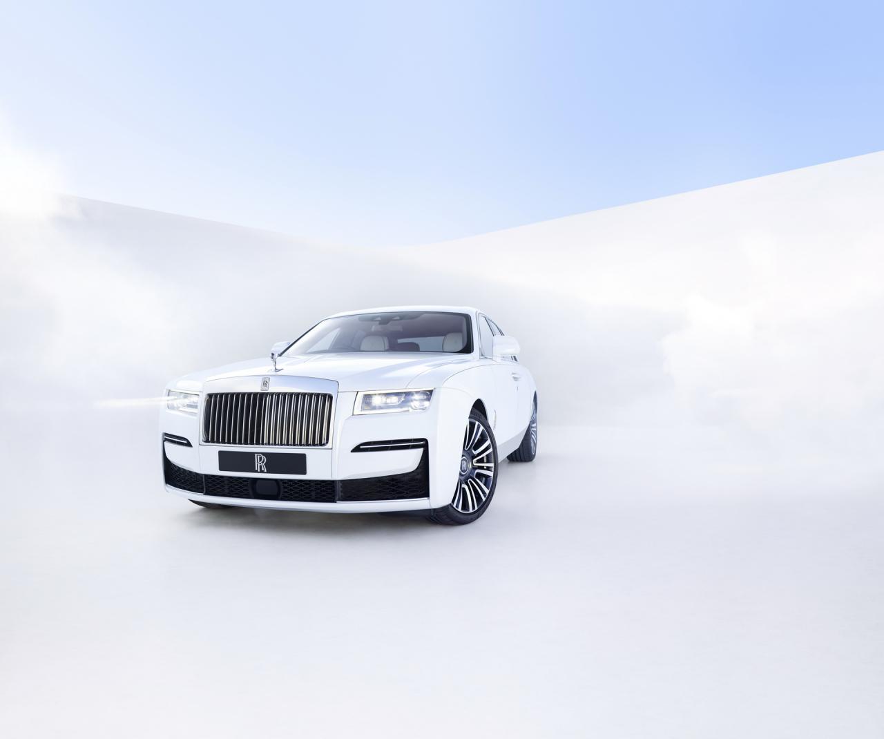 2021-Rolls-ROyce-Ghost-11.jpg